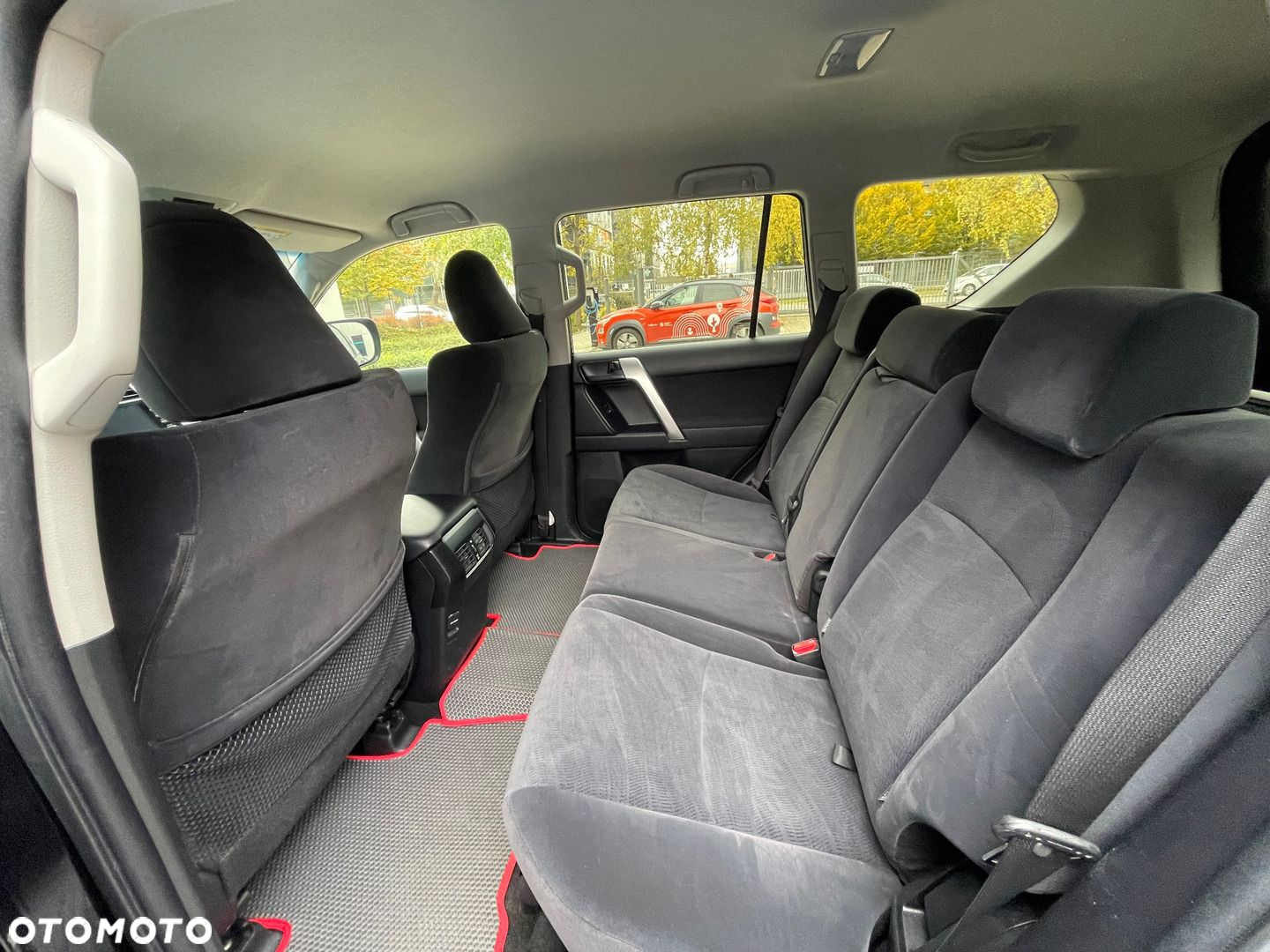 Toyota Land Cruiser - 10