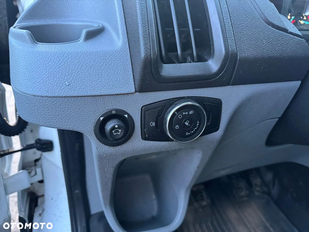 Ford Transit - 12