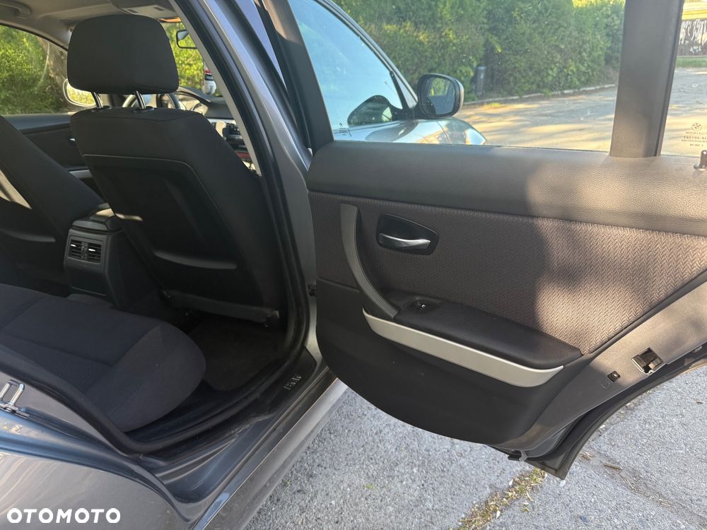 BMW Seria 3 318i - 27