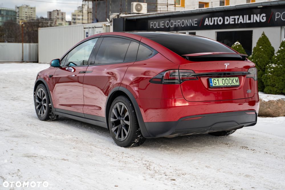 Tesla Model X - 21