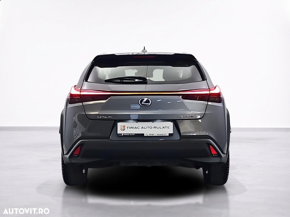 Lexus UX - 4