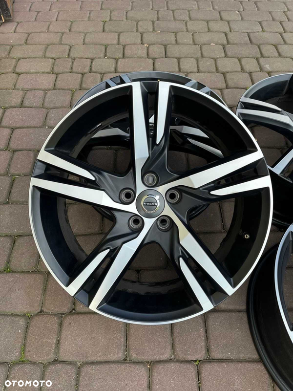 Oryginalne alufelgi Volvo 5x108 19 XC60 XC40 V90 V60 Bicolor R-Design