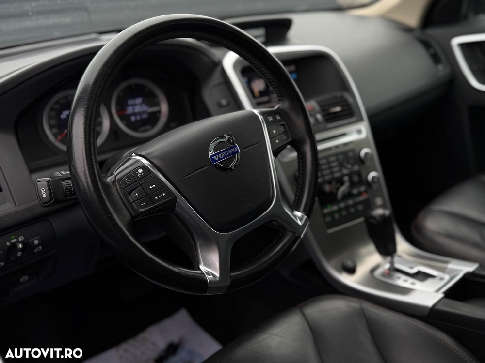 Volvo XC 60 D5 AWD Aut. Momentum - 28