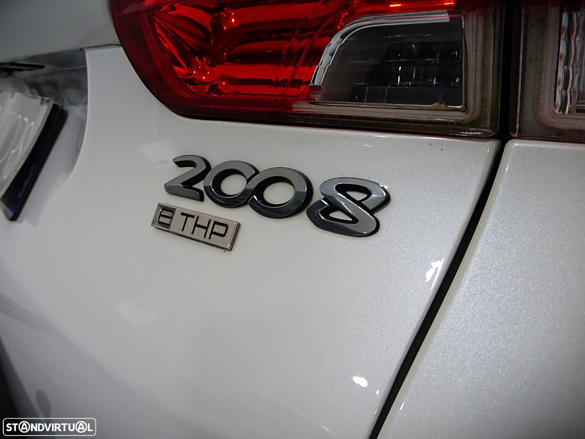 Peugeot 2008 1.2 PureTech Allure - 17