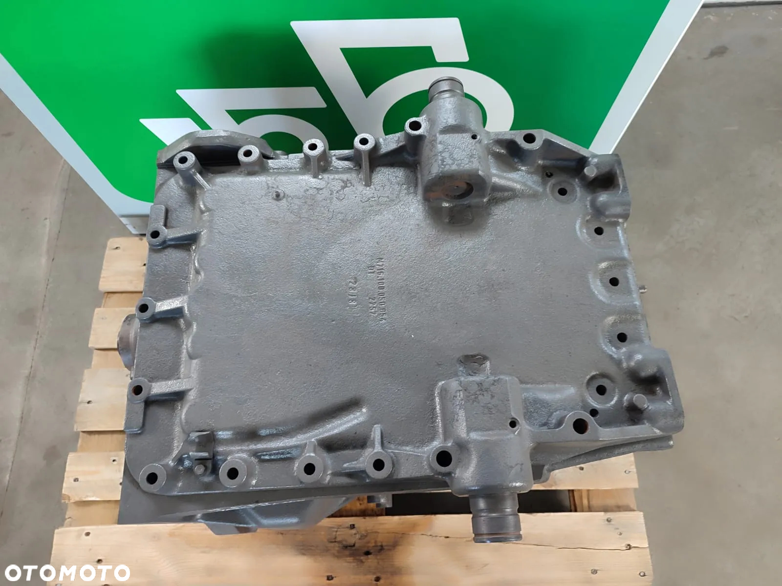 Obudowa skrzyni biegów M718100051020 MASSEY FERGUSON 6480 - 2