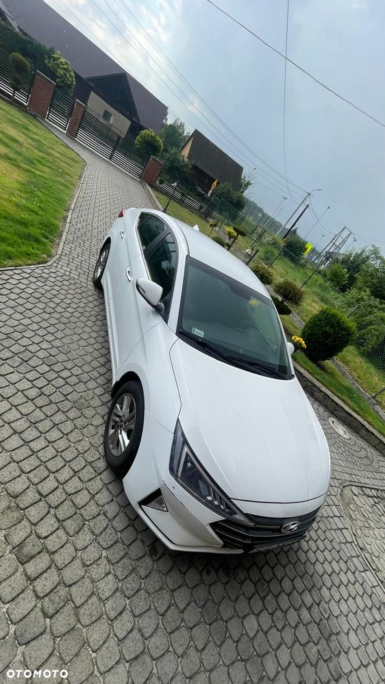 Hyundai Elantra 1.6 Comfort - 23