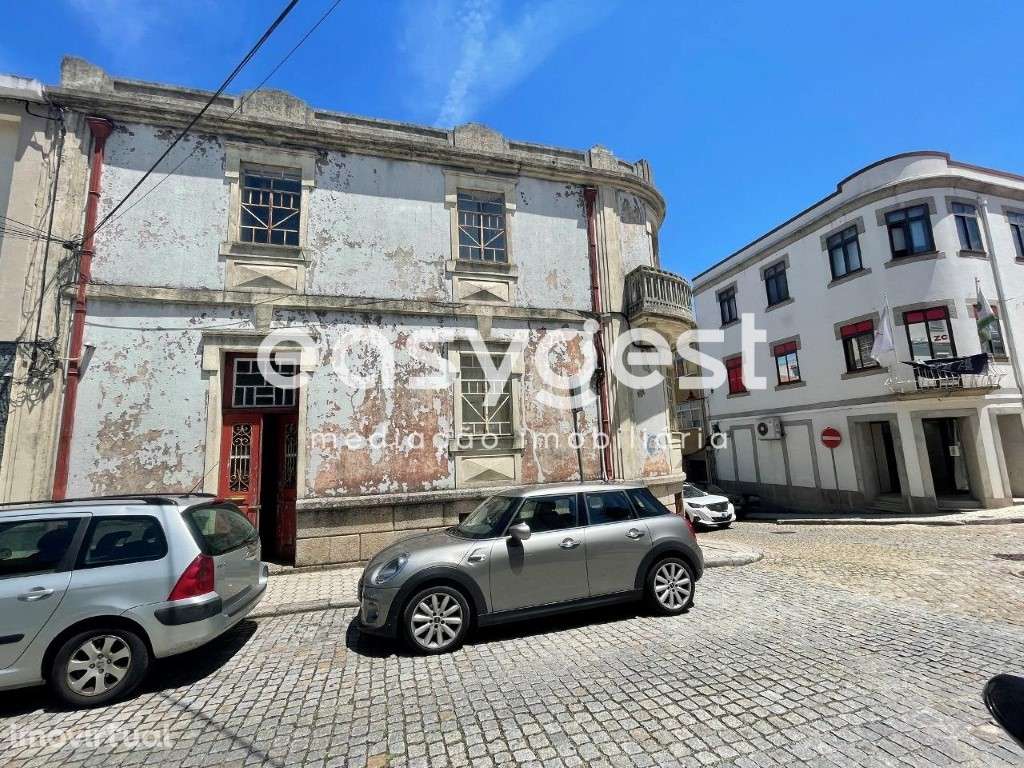 Prédio de 3 andares localização no centro da cidade para recuperar - Grande imagem: 2/12