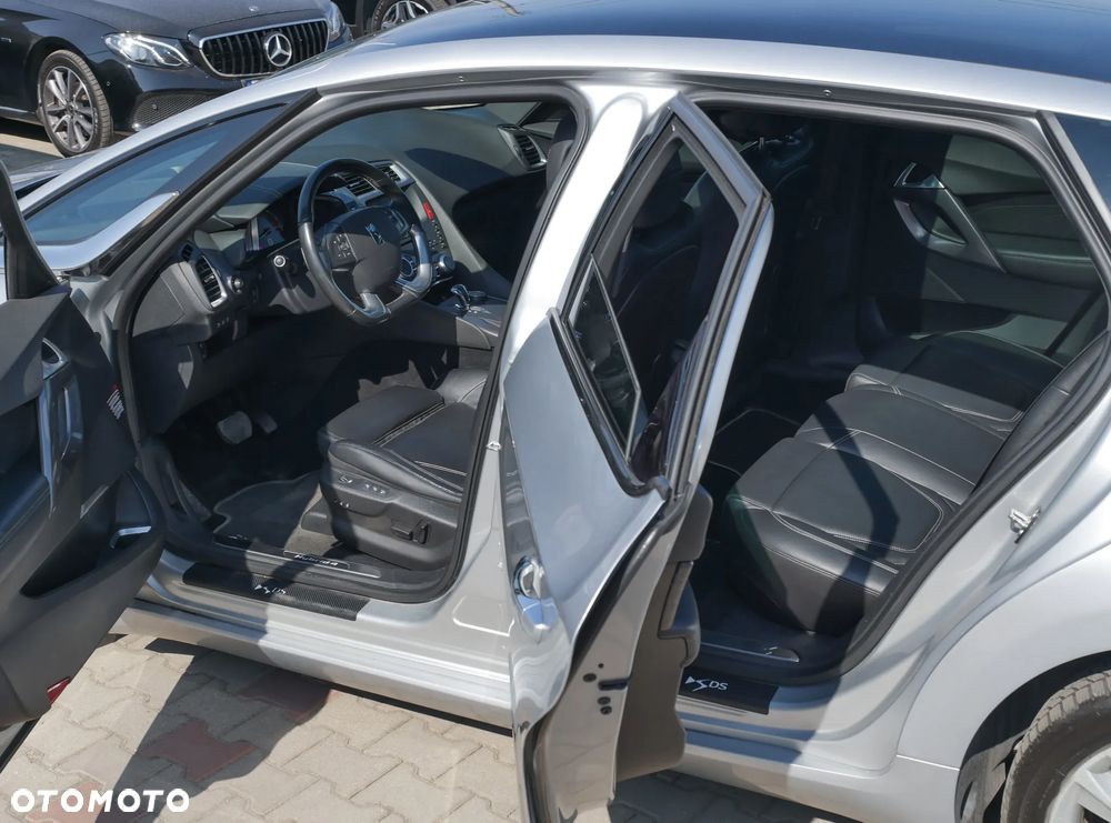 Citroën DS5 2.0 HDi Hybrid4 SportChic MCP - 11