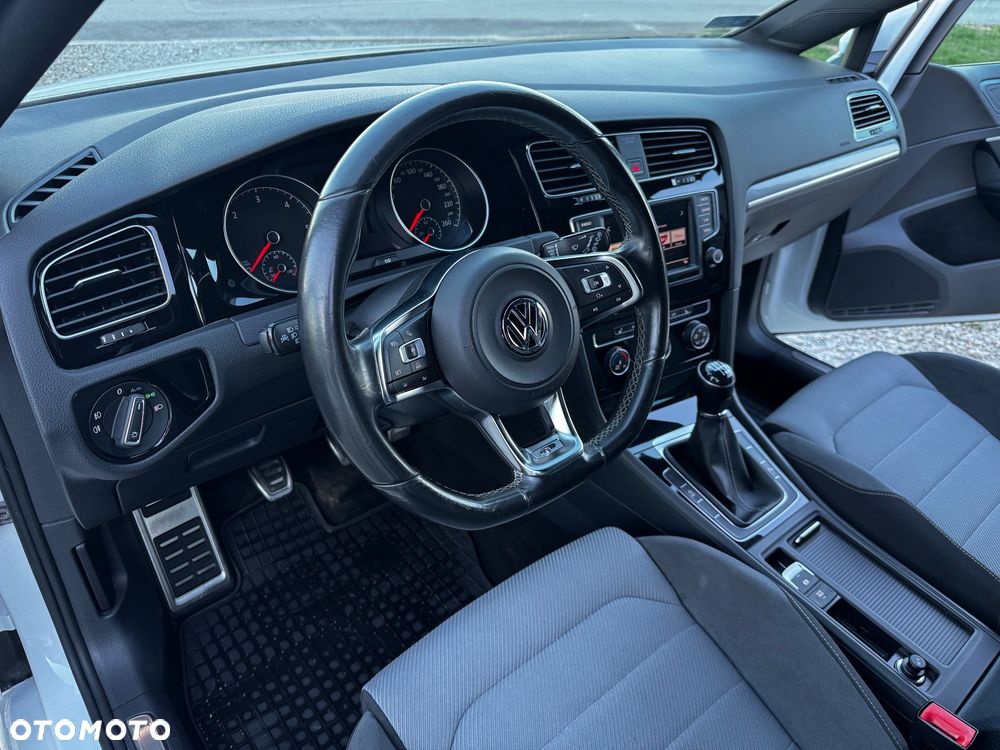 Volkswagen Golf - 24