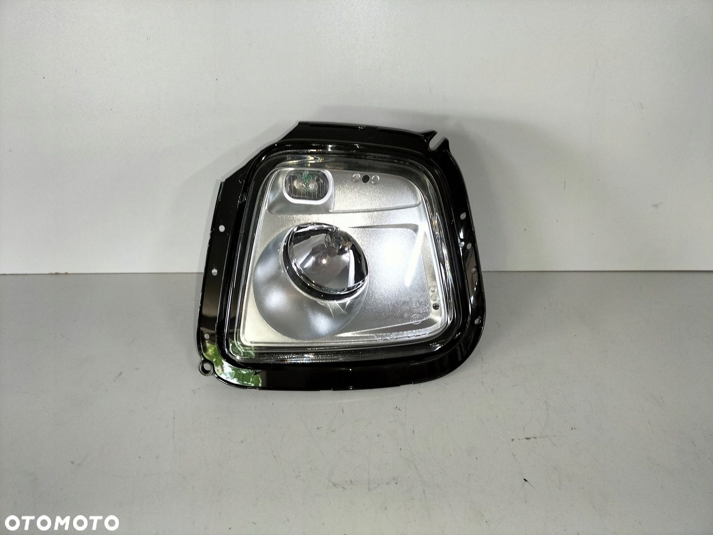 Halogen dachowy górny lewy VOLVO FH4 12- - 1