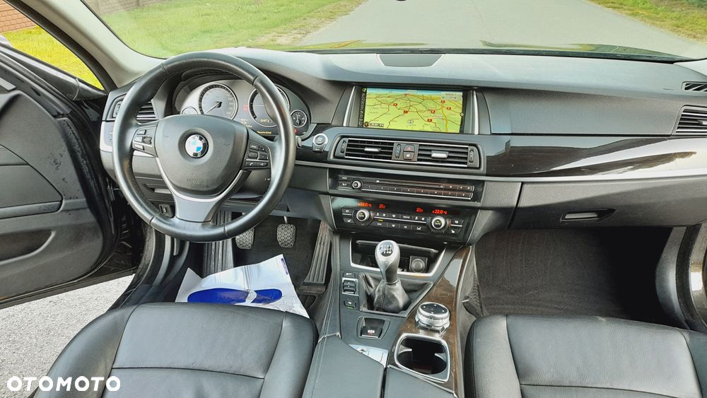 BMW Seria 5 520d Touring - 10