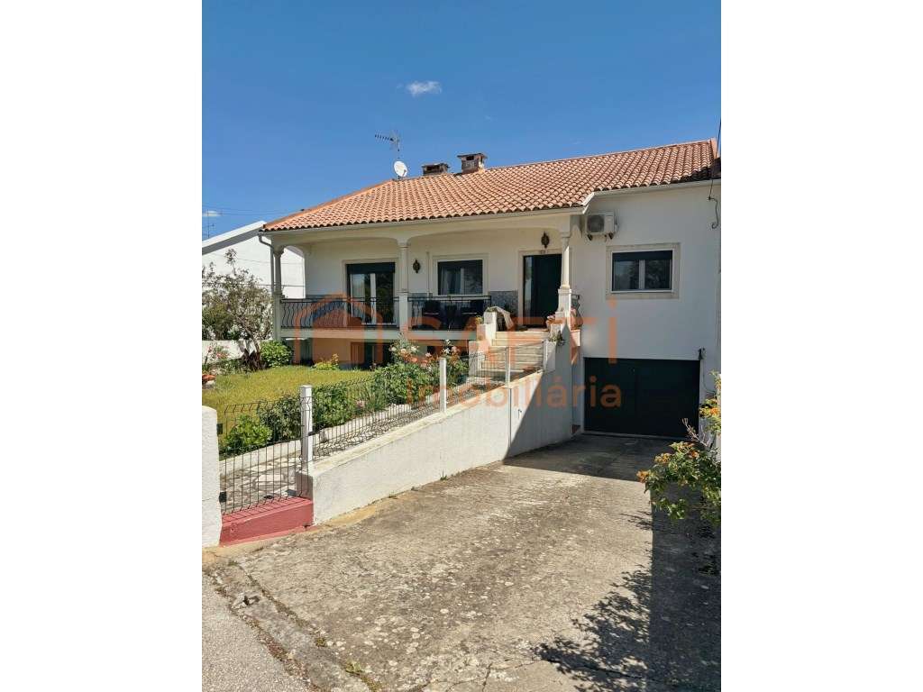 Moradia T3 + T2 com Garagem e piscina - Grande imagem: 2/52