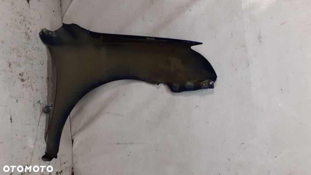 * BŁOTNIK PRZÓD PRZEDNI LEWY TOYOTA AVENSIS T25 LIFT  8P4 - 4