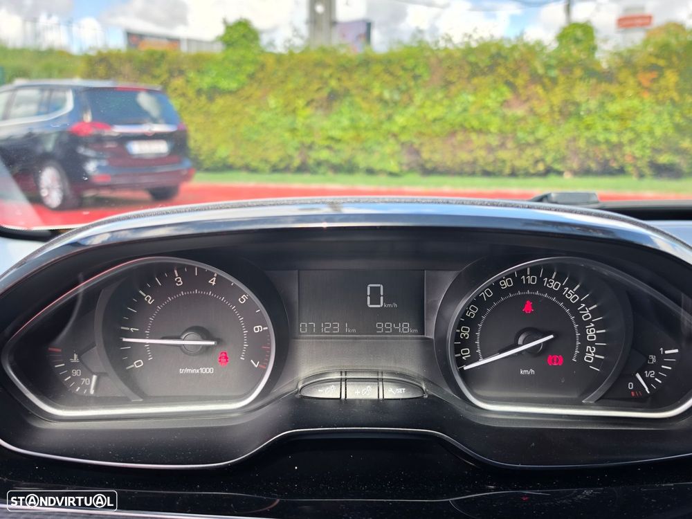 Peugeot 208 1.2 PureTech Style - 16