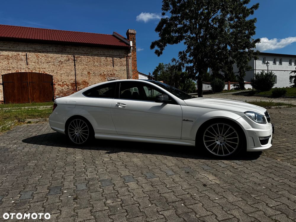 Mercedes-Benz Klasa C 63 AMG Coupe AMG SPEEDSHIFT MCT AMG Performance Package - 4