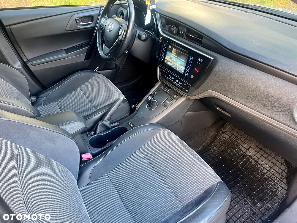 Toyota Auris Hybrid 135 Prestige - 19