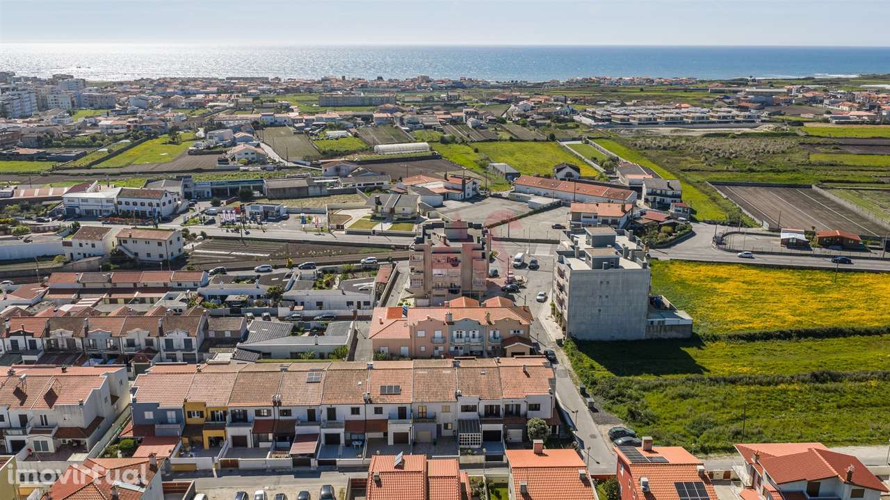 T1 em Aver-o-Mar a 10 min da praia | Último piso | Garagem | Potencial - Grande imagem: 4/21