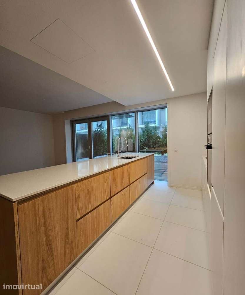 Apartamento T2  com terraço junto ao mar a escassos metros da praia de - Grande imagem: 5/24