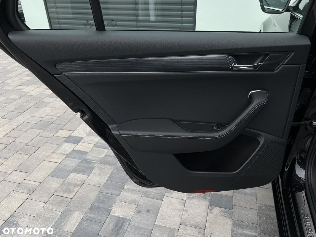 Skoda Superb 2.0 TDI DSG Active - 34