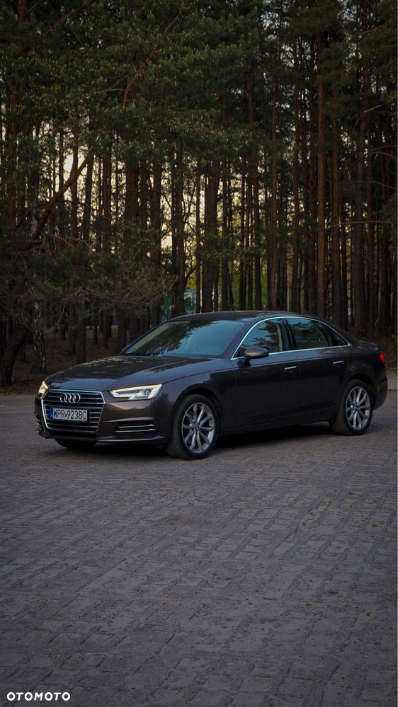 Audi A4 Limousine - 1