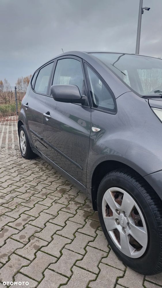 Kia Venga - 5