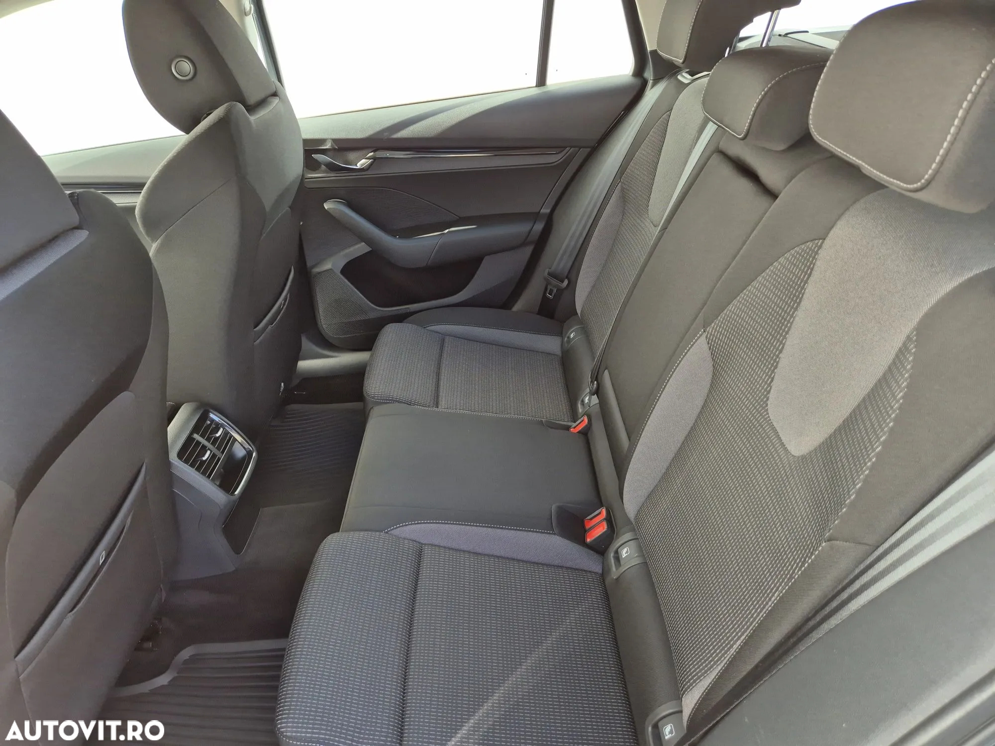 Skoda Octavia Combi 2.0 TDI DSG Ambition - 11
