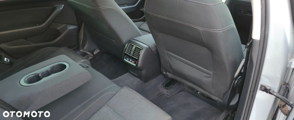 Volkswagen Passat - 15