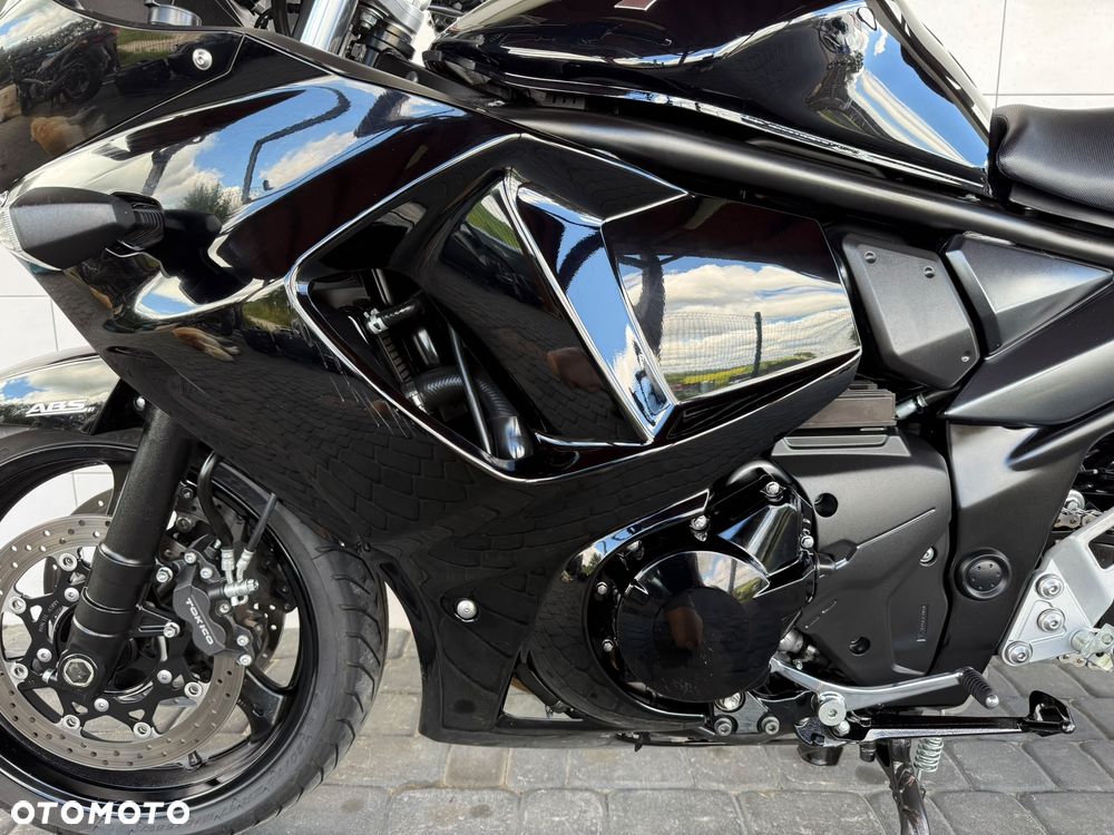 Suzuki GSX - 23