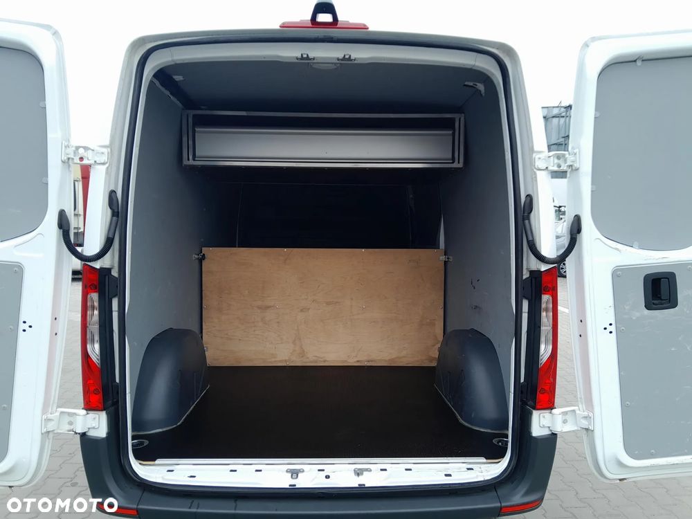 Mercedes-Benz Sprinter - 16