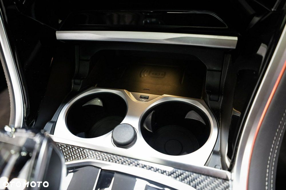BMW Seria 8 - 36