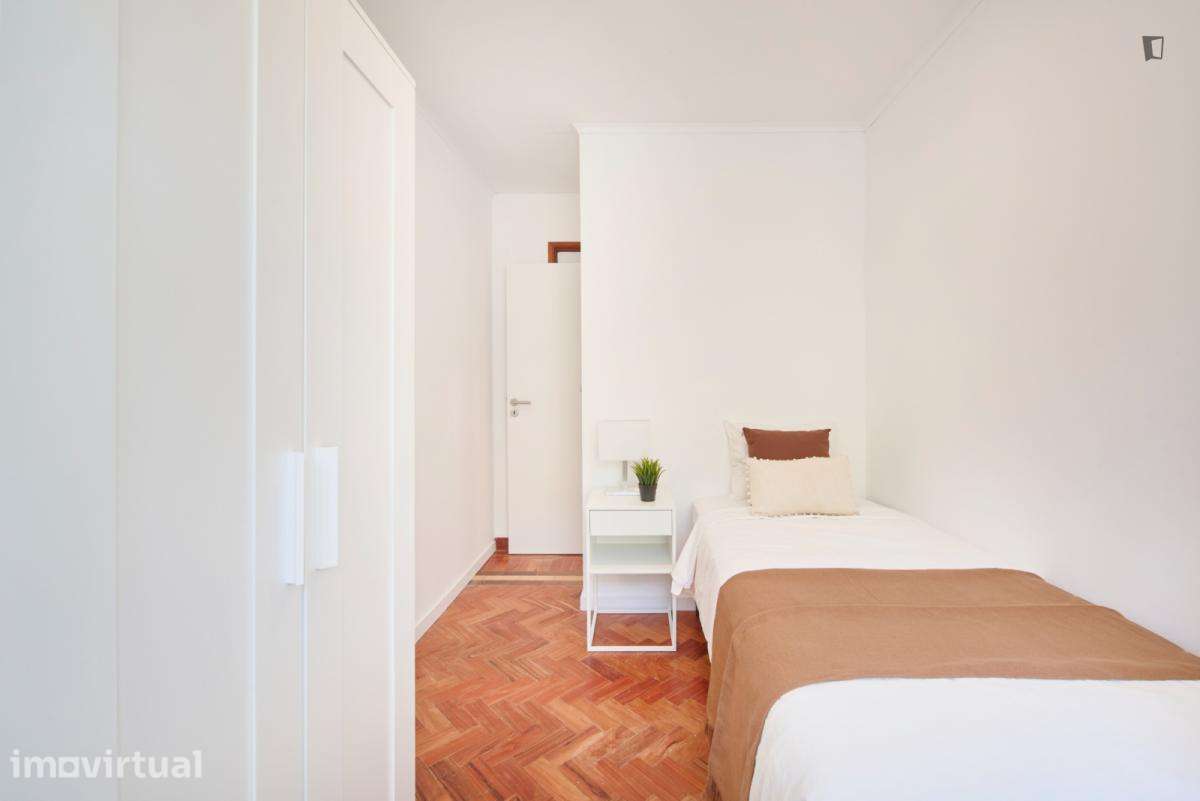 Quarto - localizado em São Sebastião Lisbon - Grande imagem: 4/36