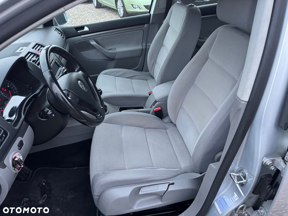 Volkswagen Golf - 22