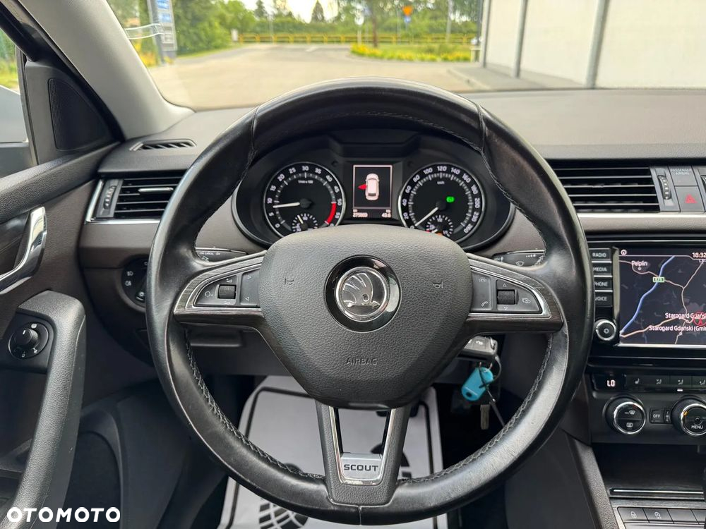 Skoda Octavia Scout 2.0 TDI 4x4 DSG - 37