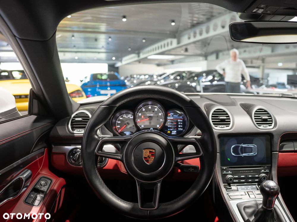 Porsche 718 Cayman - 28