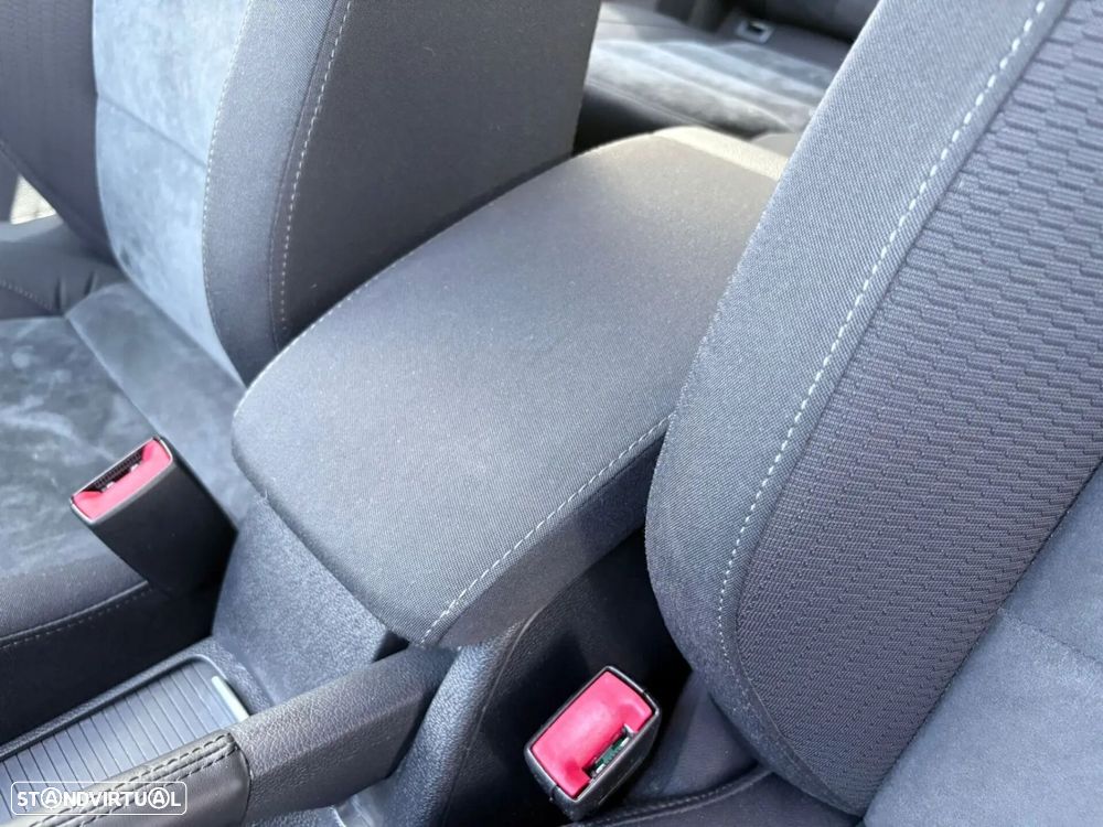 VW Golf 2.0 TDi Highline DSG - 31