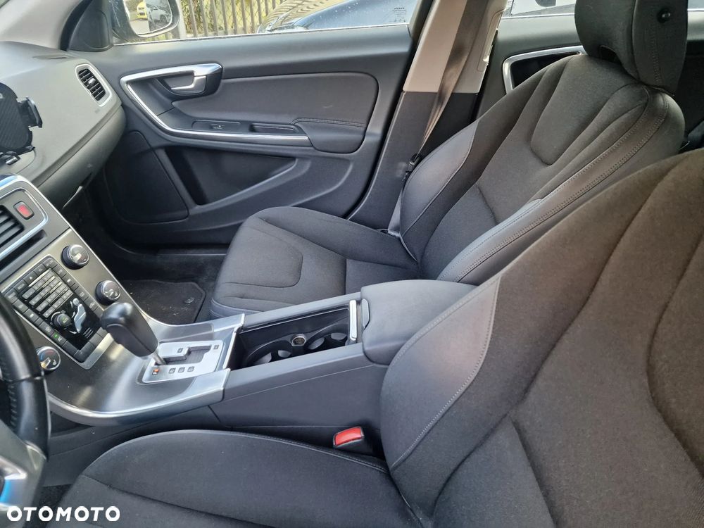 Volvo V60 D5 AWD Momentum - 14