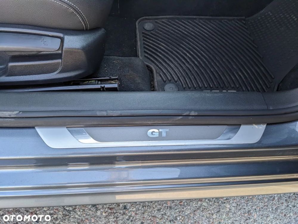 Volkswagen Passat - 12