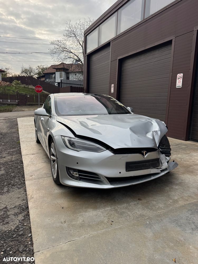 Tesla Model S - 1
