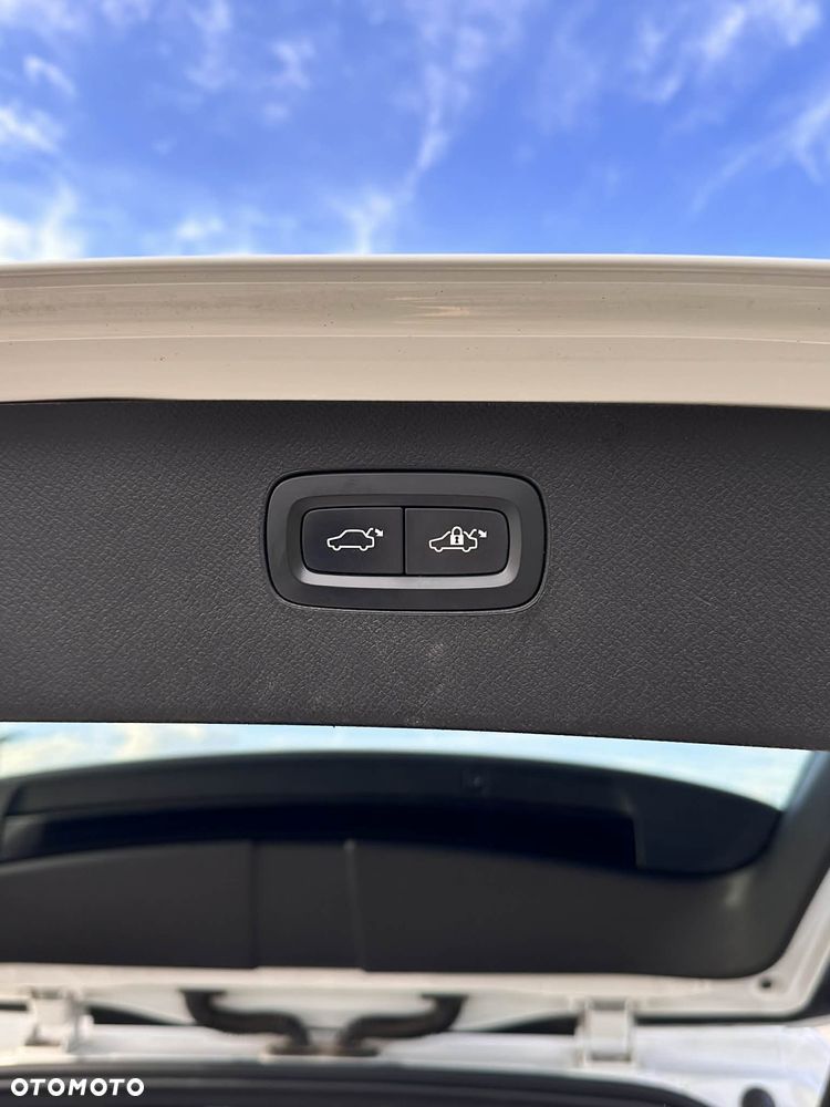 Volvo XC 90 T6 AWD R-Design - 17