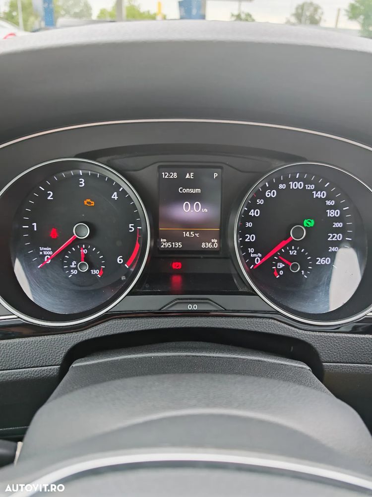 Volkswagen Passat 1.6 TDI SCR DSG Business - 5