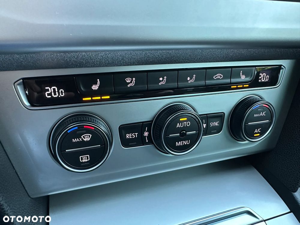 Volkswagen Passat - 23