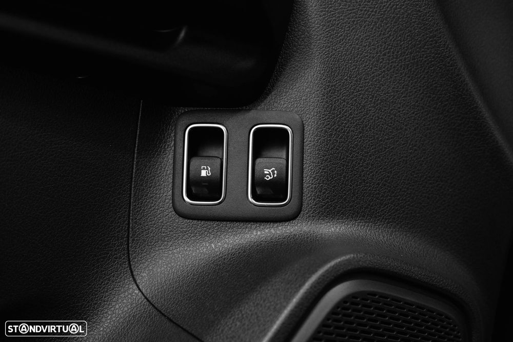 Mercedes-Benz GLA 250 e AMG Line - 33