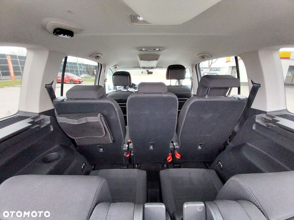 Volkswagen Touran - 8