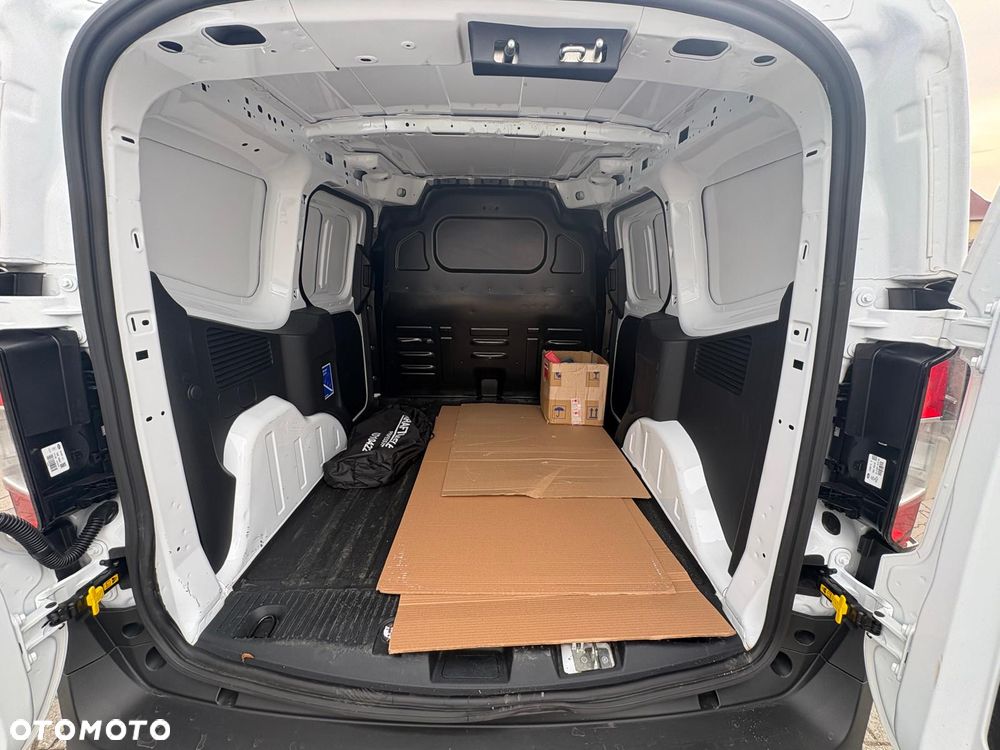Ford Transit Courier - 8
