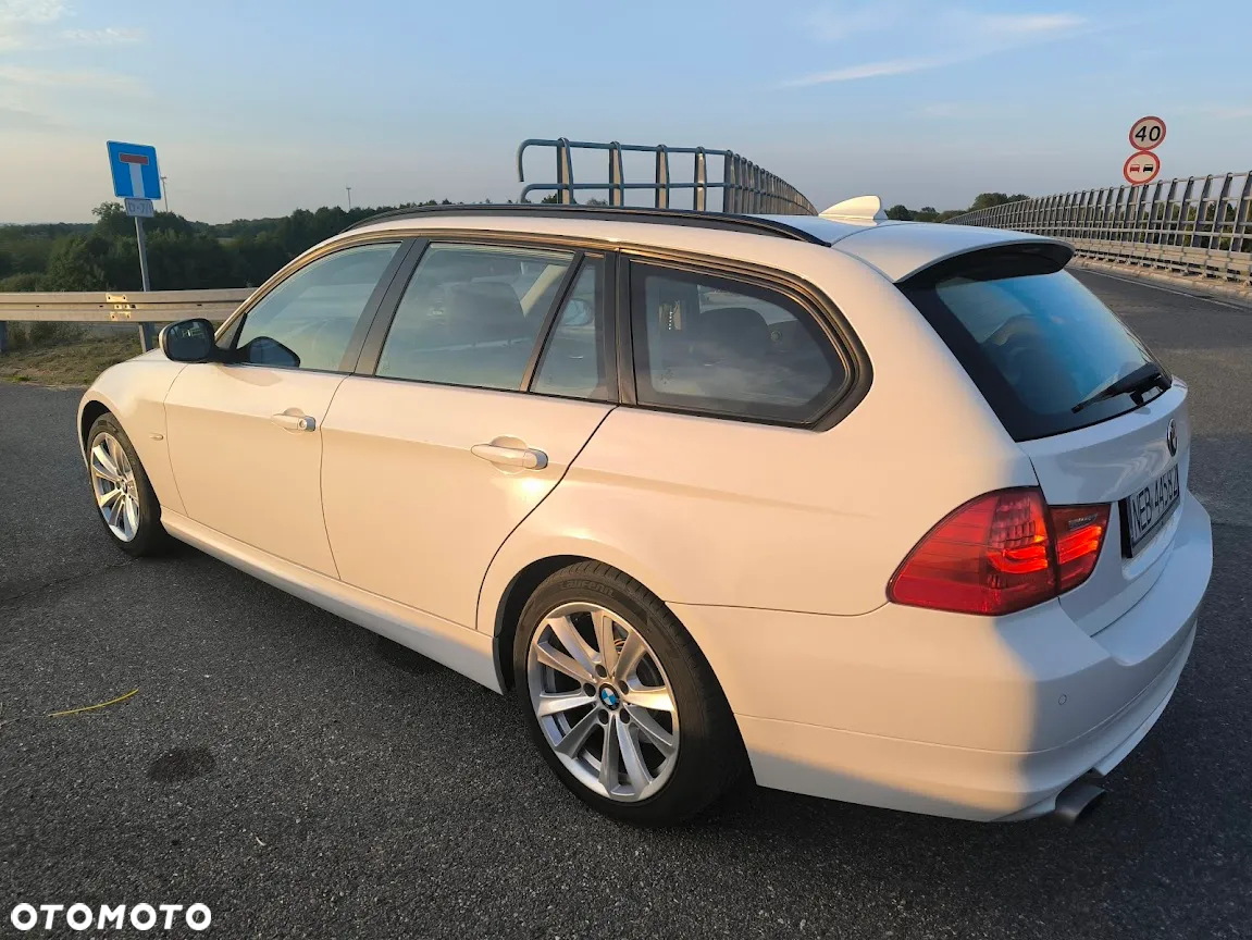 BMW Seria 3 320d xDrive DPF Touring Edition Fleet Sport - 31