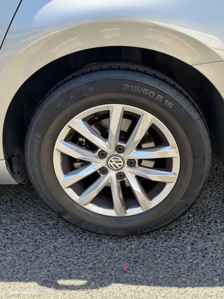 VW Passat 2.0 TDI Confortline - 31
