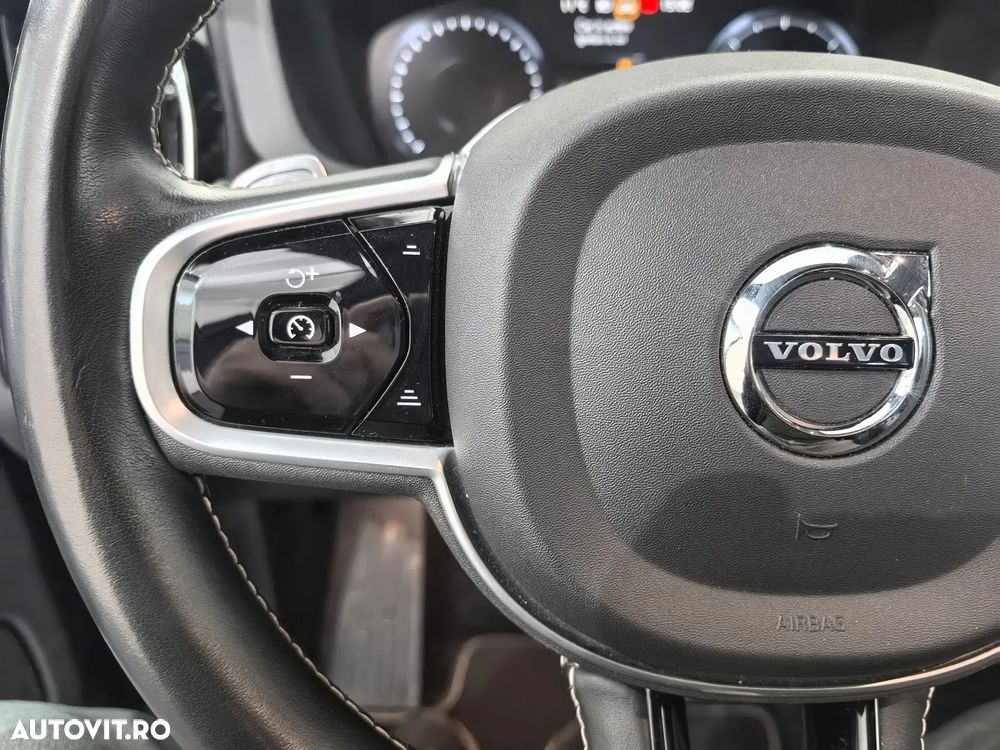 Volvo XC 60 B4 MHEV R-Design - 19