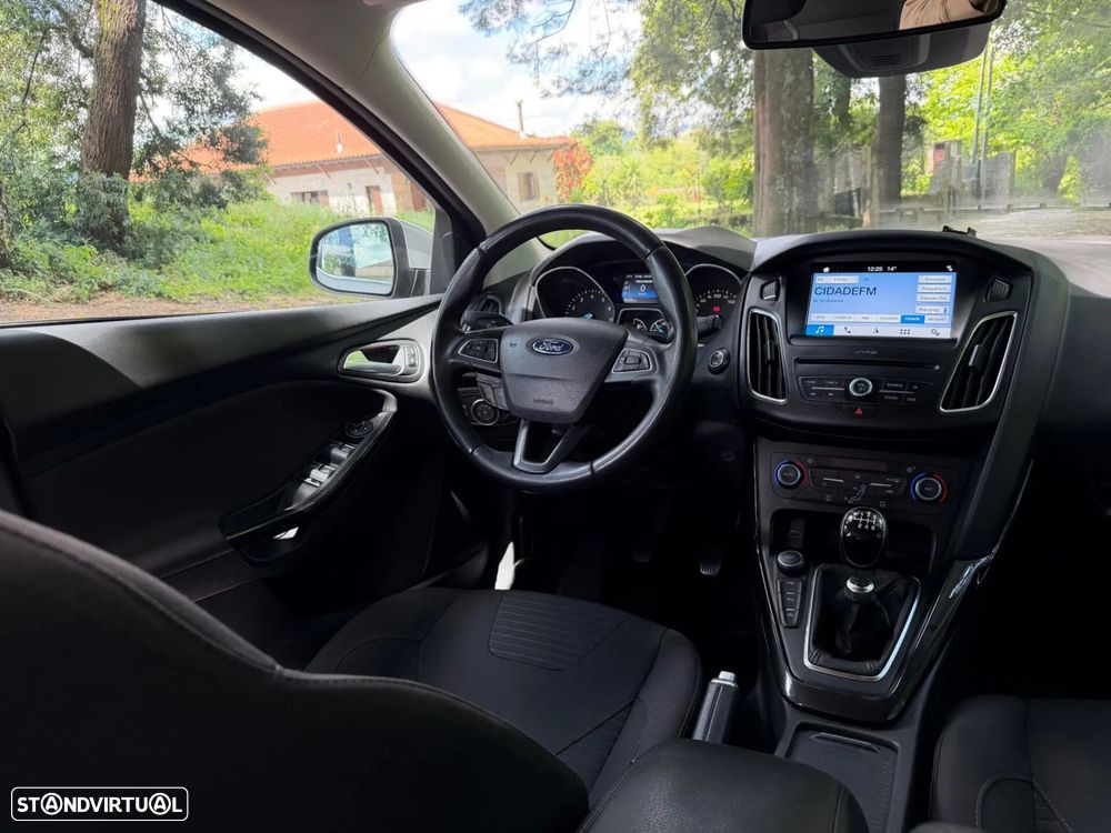 Ford Focus SW - 12
