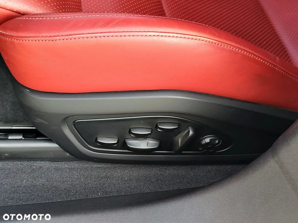 Porsche Taycan Turbo - 17