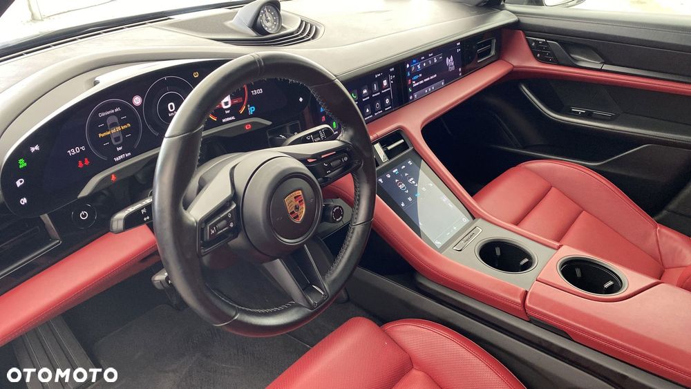 Porsche Taycan - 10